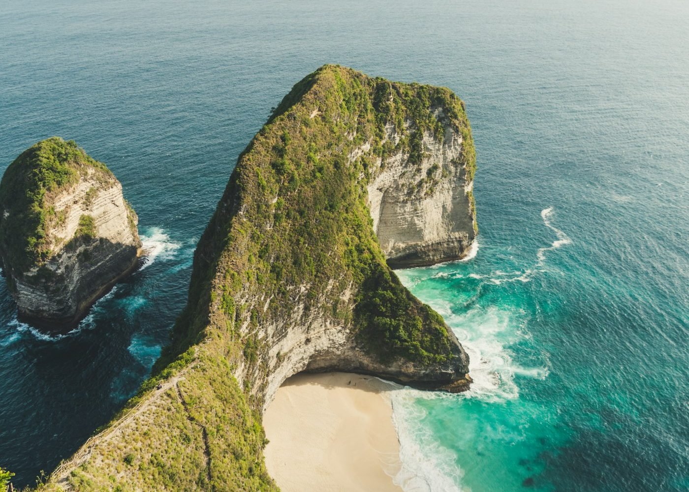 Kelingking Beach cliff shaped like a T-Rex, Nusa Penida